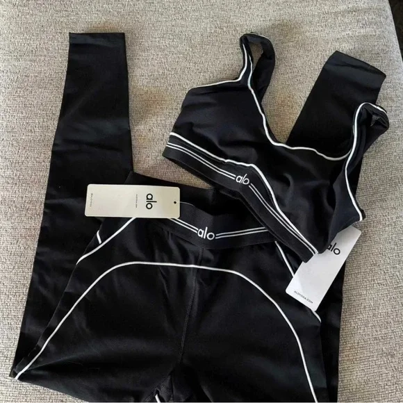 NWT ALO Yoga Black Sports Bra with White Accents - Picture 2 of 3